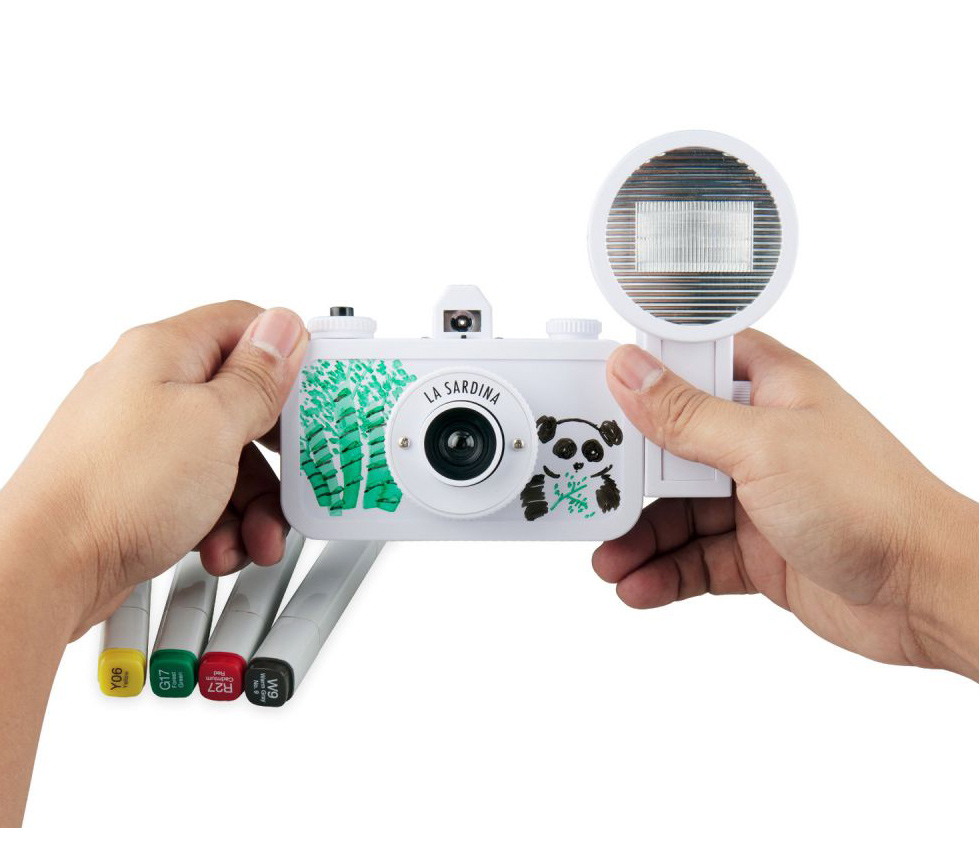 Плёночный фотоаппарат Lomography La Sardina & Flash DIY