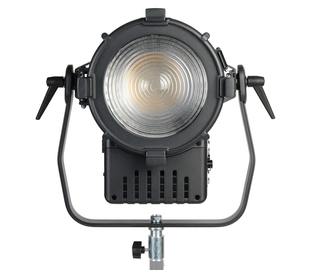 Осветитель GreenBean Fresnel 200 RGB X3 DMX, светодиодный, 200 Вт, 2800-6500К, RGB