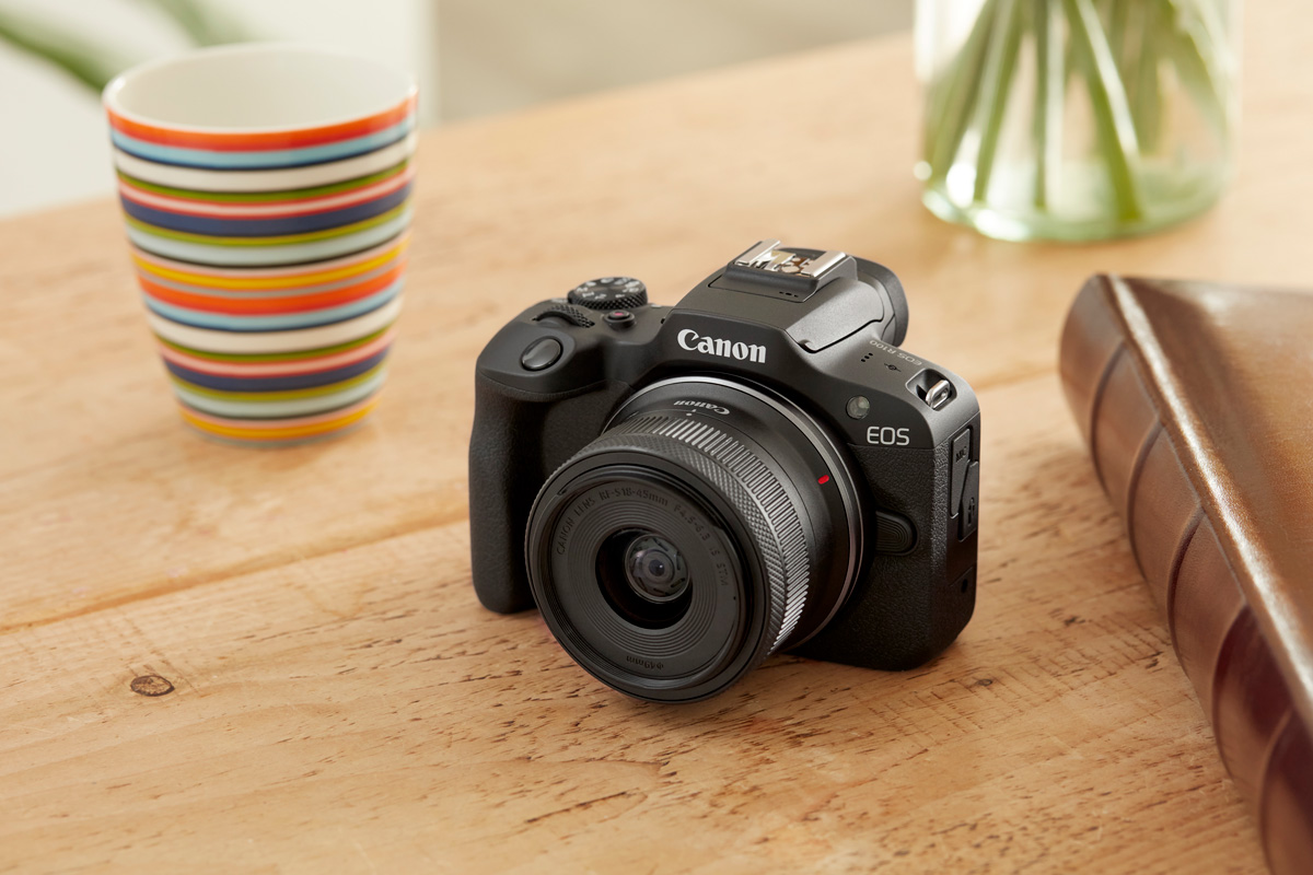 Беззеркальный фотоаппарат Canon EOS R100 Kit 18-45mm IS STM